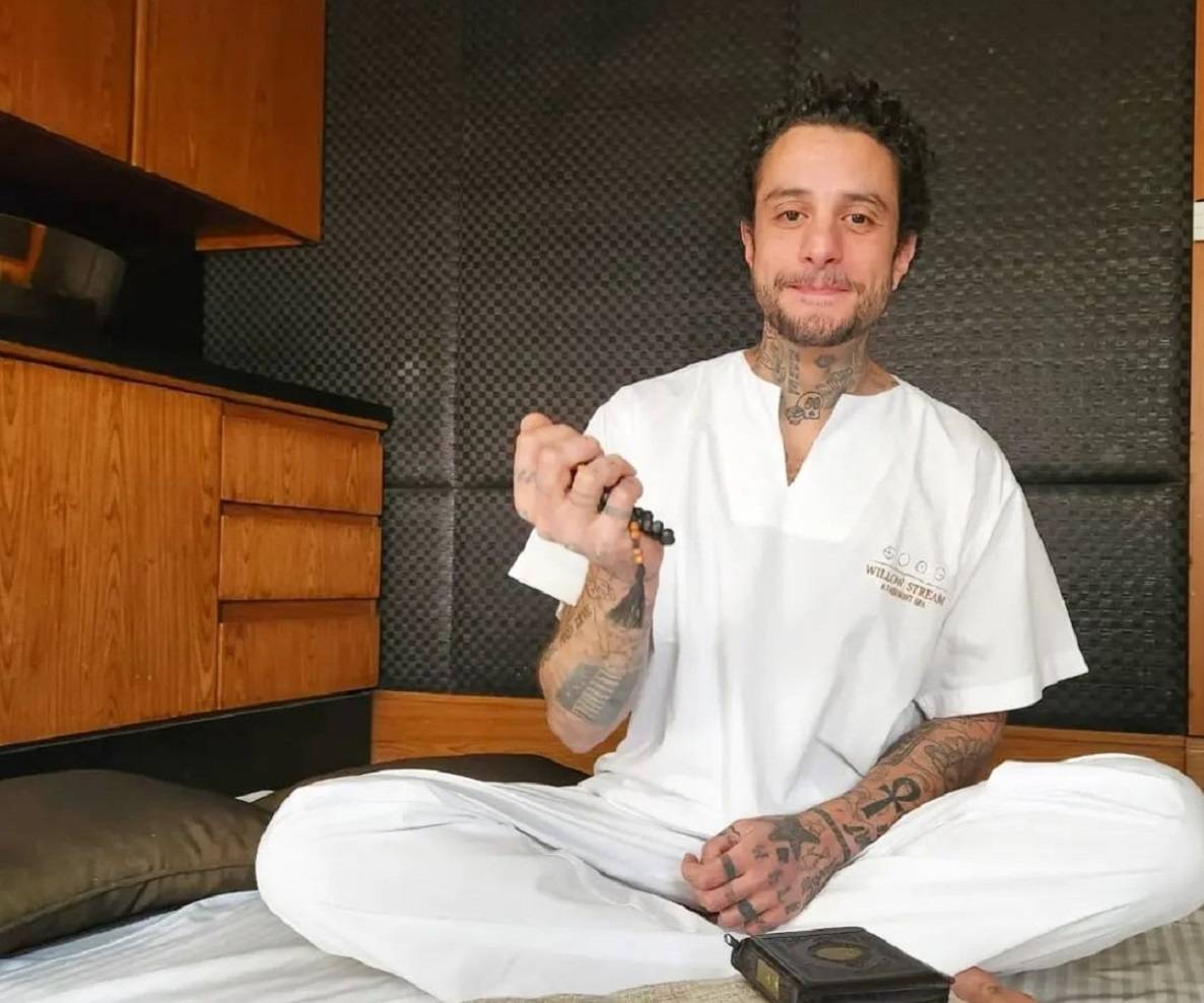 بمصحف وسبحة.. رسالة أحمد الفيشاوي في شهر رمضان