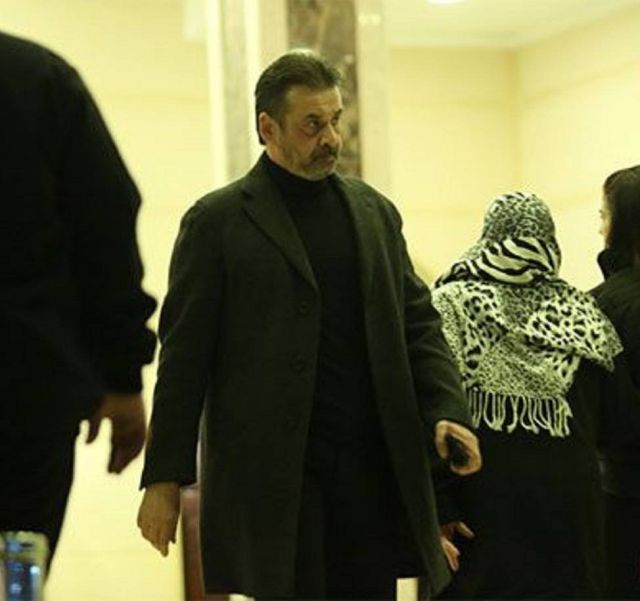 كريم عبد العزيز في عزاء والد دينا الشربيني