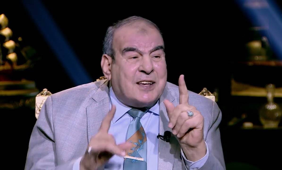 بالفيديو - فنان شهير يهاجم الوسط الفني: 