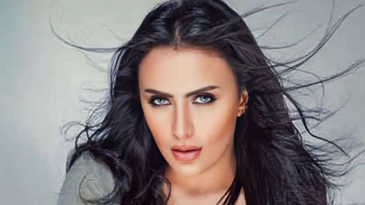 مخرج شهير يستغيث لإنقاذ شيرين الطحان من مرضها