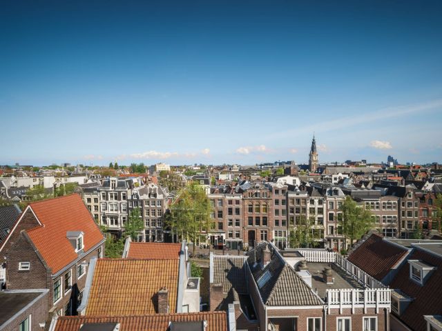 اختبروا روعة أمستردام وحدائق التوليب مع فندق 