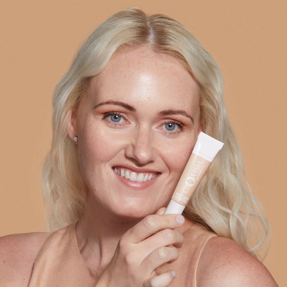 مكياجك طبيعي مع كونسيلر GloWish Bright Light Sheer Concealer