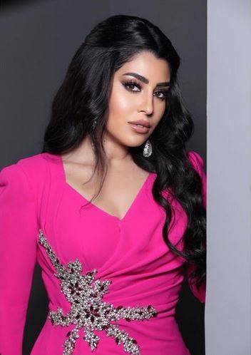 بالصور - آيتن عامر تفاجئ الجميع برشاقتها وشعرها الأشقر