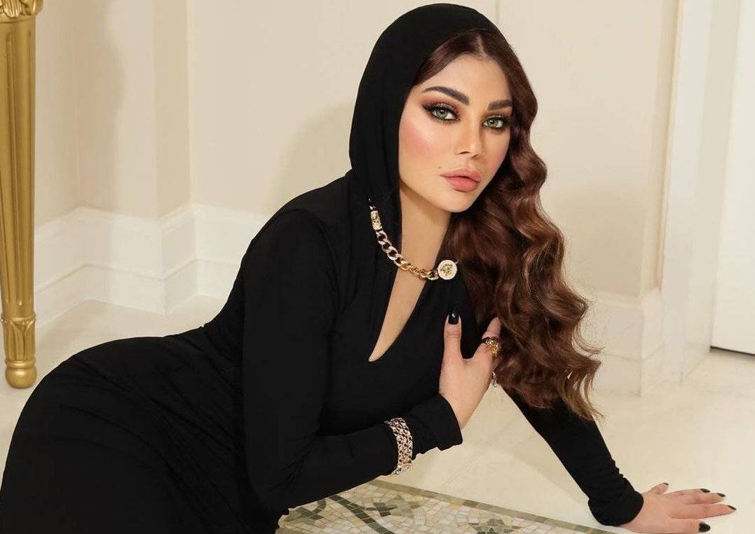هيفاء وهبي تخطف الأنظار بثوب ضيق في رمضان... هذا سعره