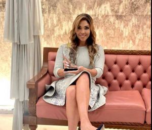 لاروسي تحصد لقب "نجمة الفن والاستعراض لعام 2022"