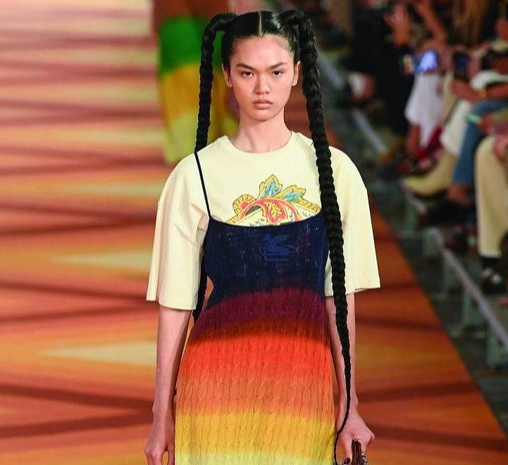 اتجاهات الموضة للربيع SPRING FASHION TRENDS 2023 فرحة صاخبة وحرّة