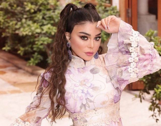 الفساتين الطويلة صيحة موسم ربيع وصيف 2023... نسّقيها بهذه الطريقة