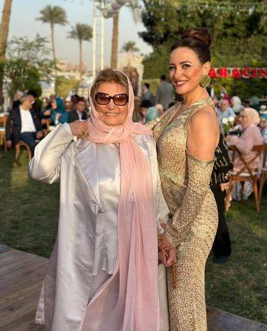 نجوم الفن يحتفلون بيوم الأم بصور خاصة وقديمة