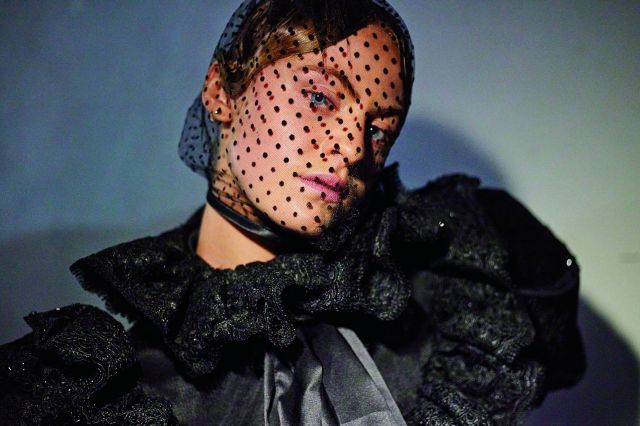 أكسسوارات شعر مناسبة لإطلالتك بالدنيم