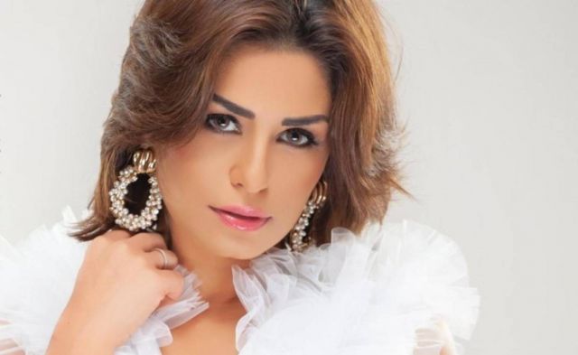 اتّهامات لمنة فضالي بمجاملة مخرج 