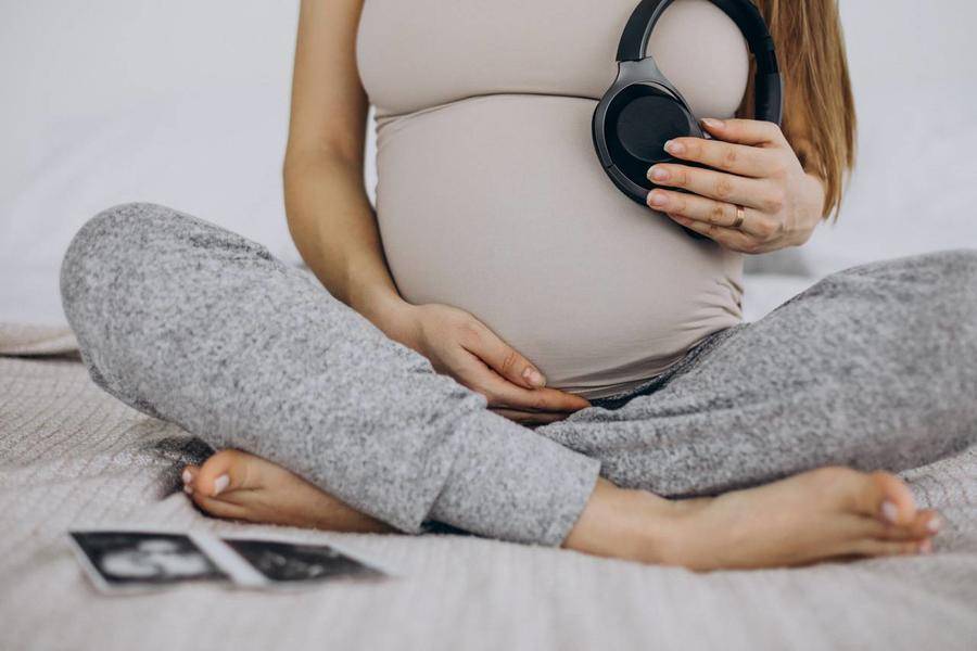 استماع الحامل للموسيقى يساعد مولودها على النطق