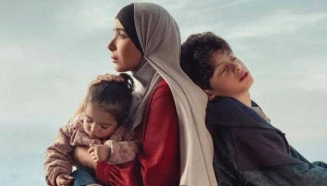 بالصور - والدة الطفلة في 