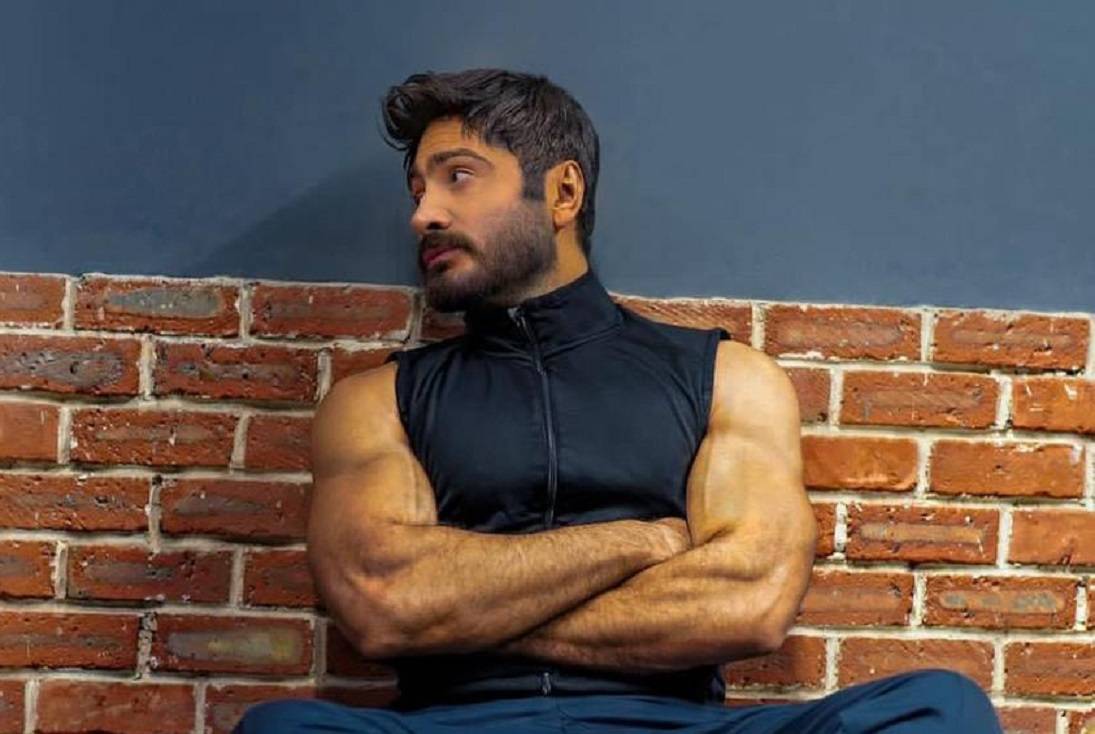 بالصور - تدريبات قاسية لتامر حسني بسبب فيلمه الجديد 