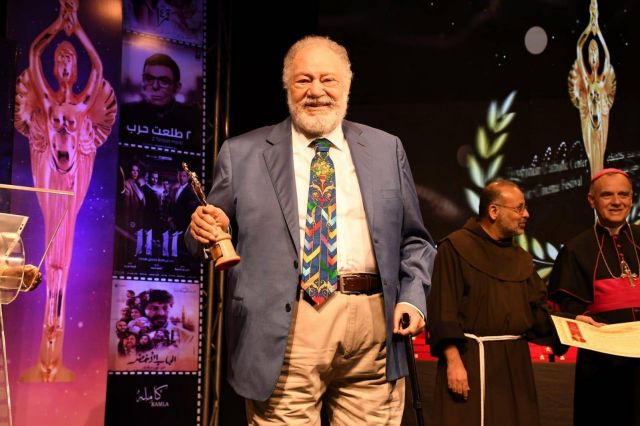 يحيى الفخراني يتسلم درع التكريم