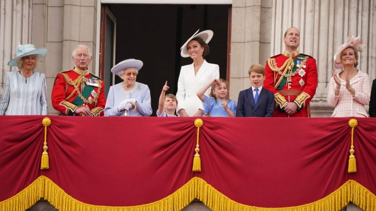 ‎⁨تعرفوا إلى العطور المفضلة عند العائلة المالكة البريطانية⁩