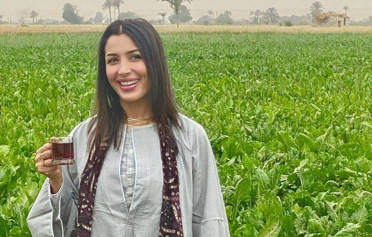 بالصور - جنّات تحتفل بعيد الفطر بالجلباب الصعيدي في أجواء الريف