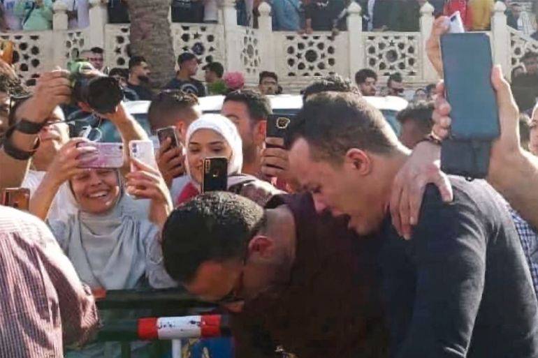 شعبة المصورين الصحفيين تعلق على صورة الضحك في جنازة مصطفى درويش