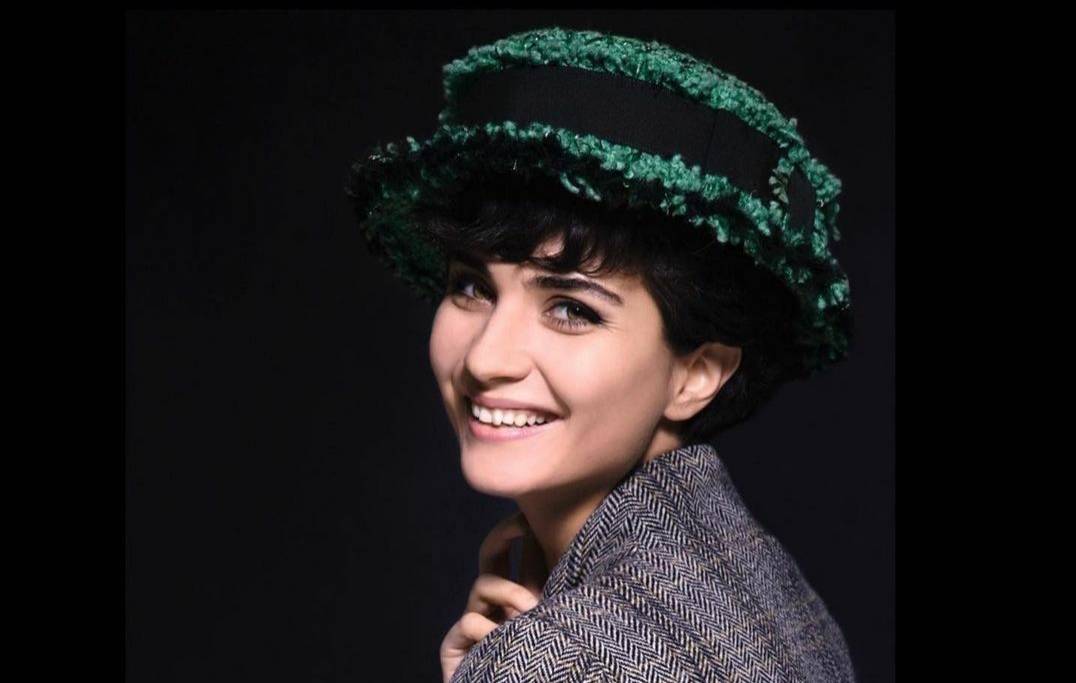 ابنتا توبا بويوكوستن في ظهور نادر معها.. هل تشبهانها؟