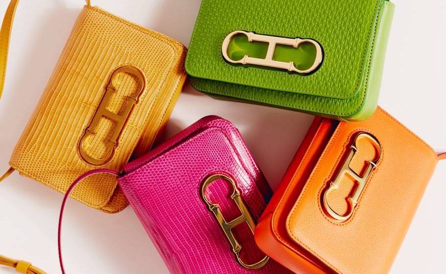 الربيع يُزهر في إكسسواراتك مع CH Carolina Herrera