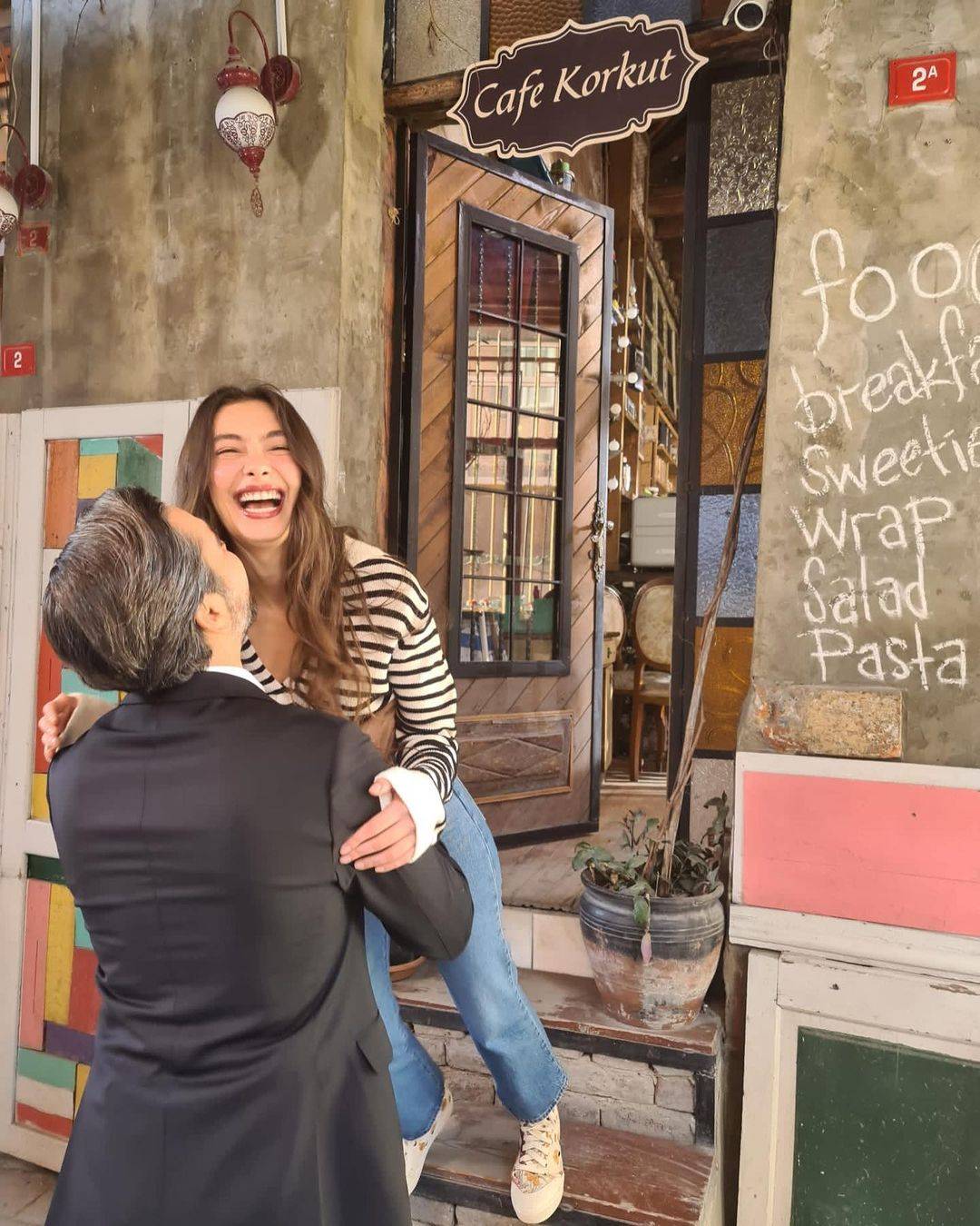 نسليهان أتاغول تخرج عن صمتها وتردّ بغضب على خبر خيانة زوجها