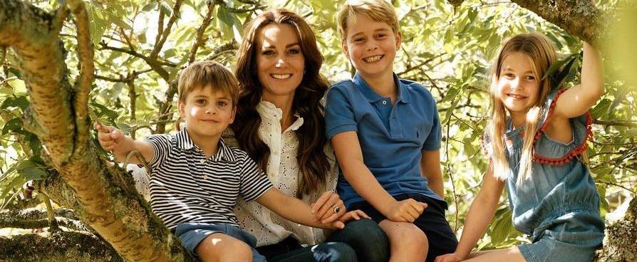 إبن ويليام وكيت ميدلتون الصغير يخطف الأنظار بصوره العفوية