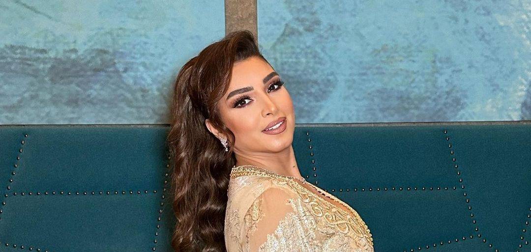 بالصور - روجينا تحتفل بنجاح 