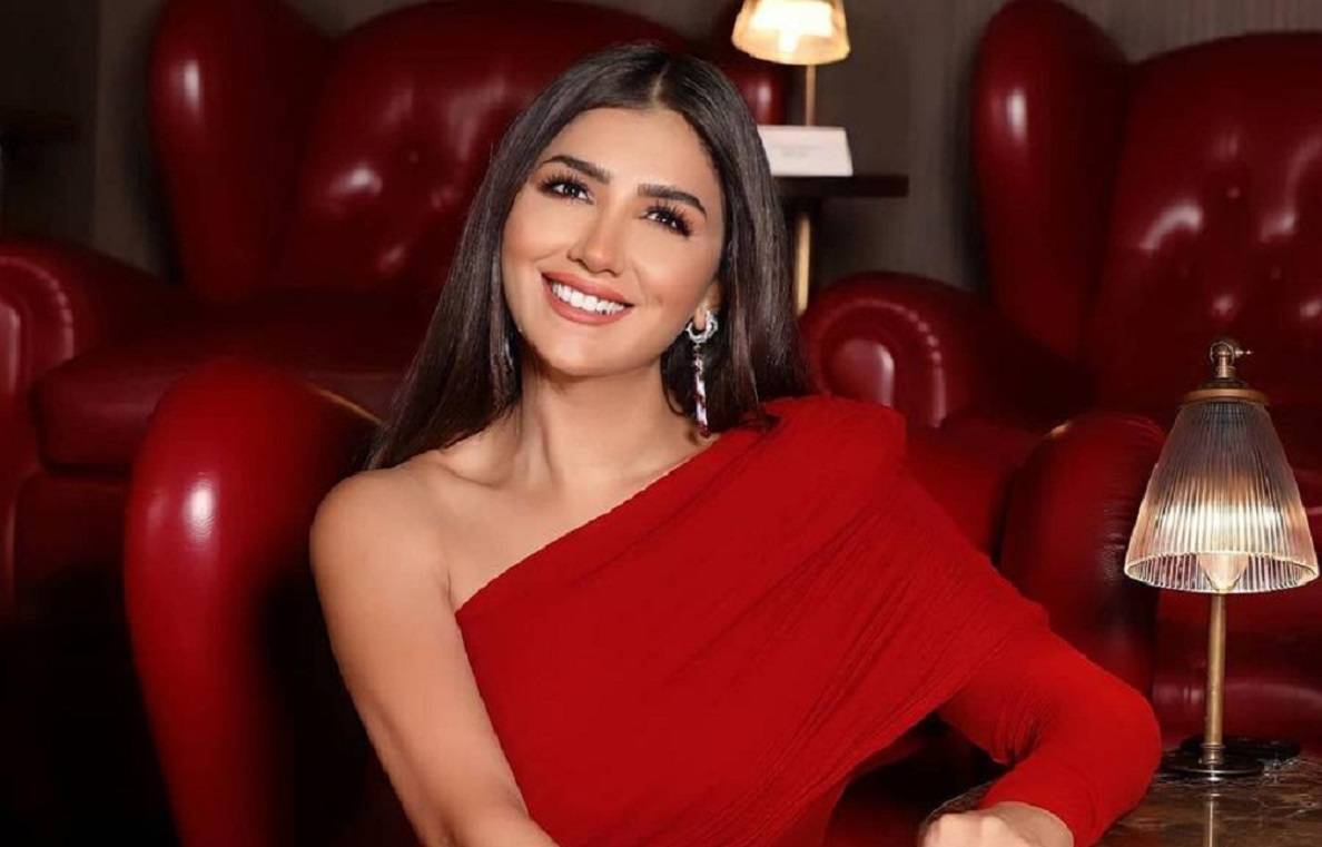 في جلسة تصوير جديدة... مي عمر تثير الجدل بحديثها عن الجمال