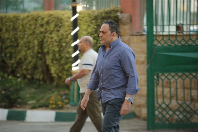 خالد سرحان في طريقه للعزاء