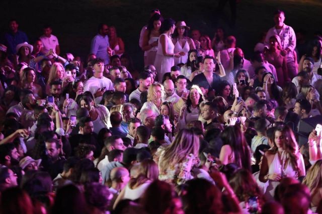 مي كساب ويسرا وهالة صدقي وجوري بكر بين جمهور حفل عمر دياب