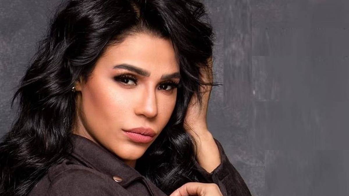 أمينة تثير الجدل بعد غيابها عن جنازة حميها