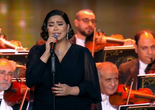 بالفيديو - شيرين عبد الوهاب: طبيب كريستيانو رونالدو عالج قدمي بعد سقوطي على المسرح