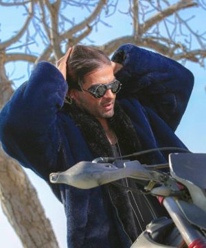 فادي أندراوس يطلق "كيف بتنسى حدا" بروحه الشبابية