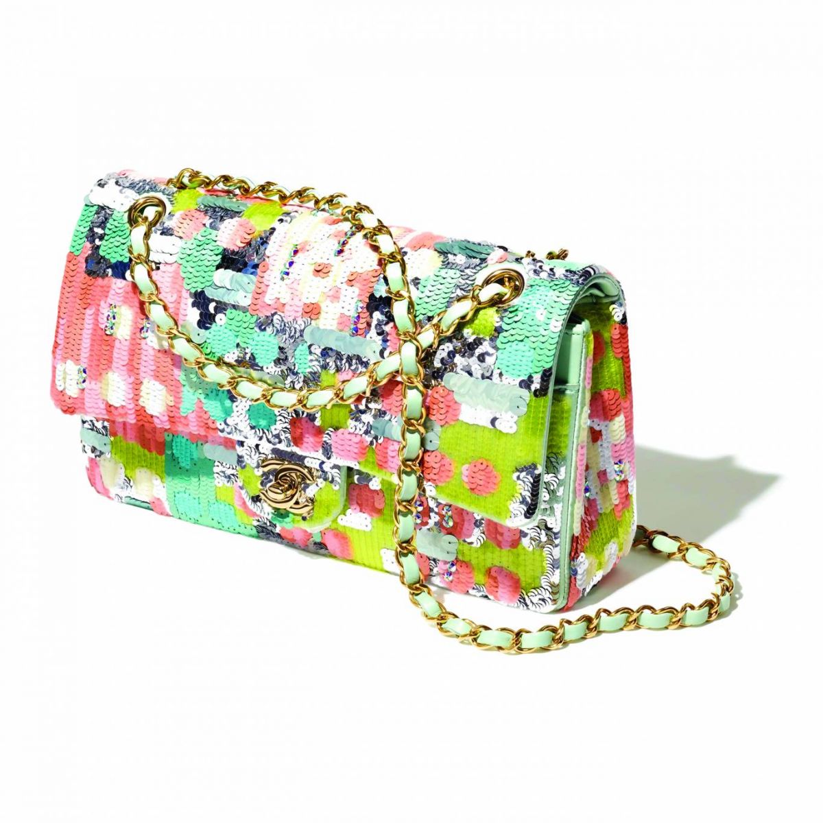 حقيبة أيقونيّة كلاسيكية من CHANEL