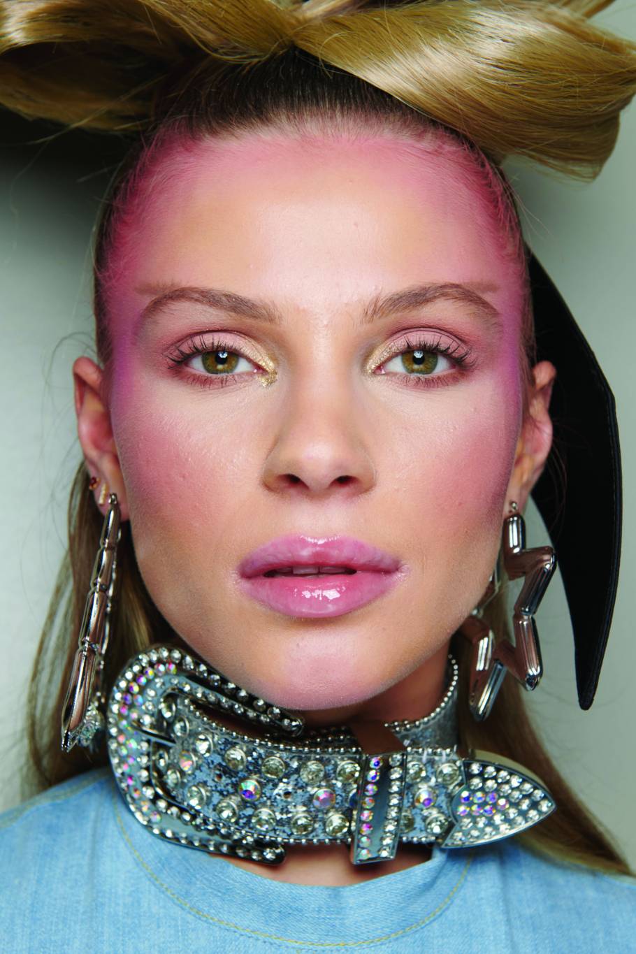 أنعشي وجنتيك.. البلاش يكمّل المكياج ويجعله أكثر جاذبيةً