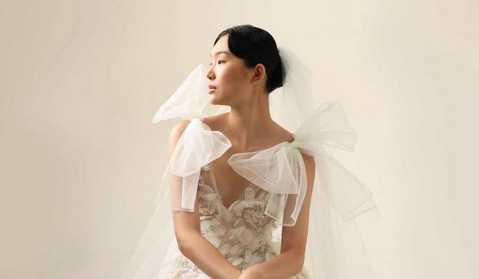 إيلي صعب يقدّم أول عرض عالمي لمجموعة أزياء الزفاف في برشلونة