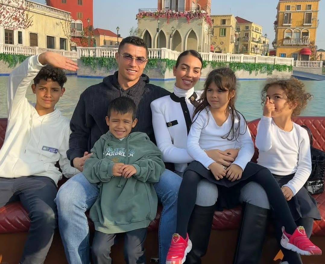 ابنة رونالدو تخضع لجراحة في الرياض... احذروا من أعراض مرضها