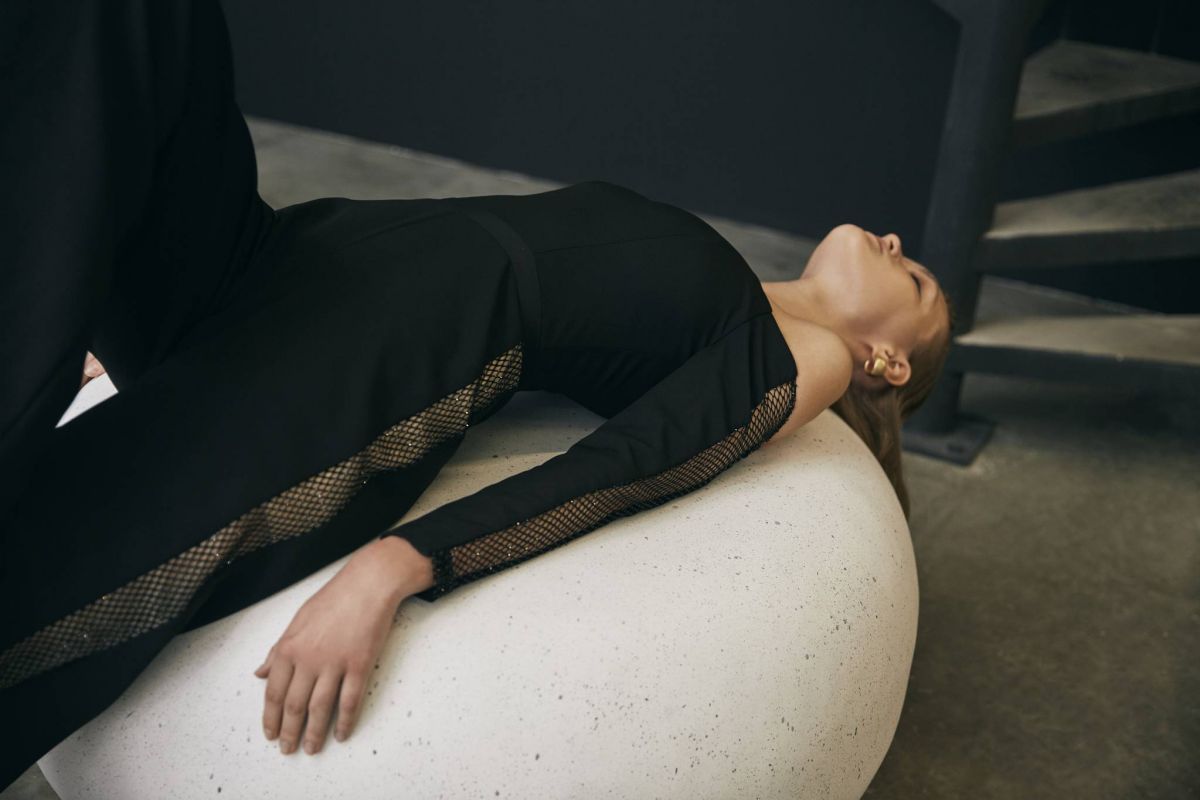 Bazza Alzouman تطلق تشكيلة خريف وشتاء 2023: الاناقة كلها في 25 فستانا