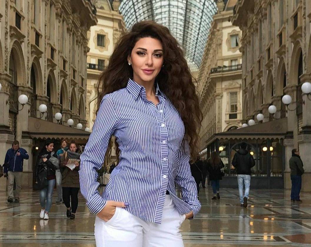 حيل في تنسيق الملابس للحصول على قامة طويلة