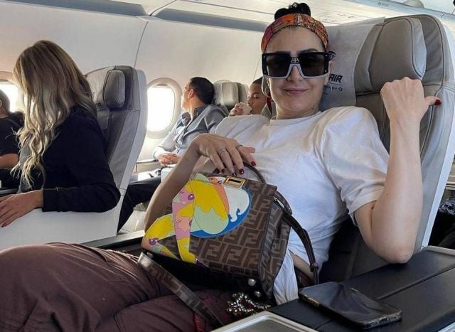 بالصور - غادة عبد الرازق تثير الجدل بسعر حقيبتها.. هل تستحق؟