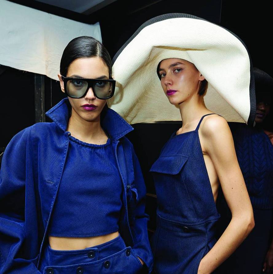 طريقة تنسيق الملابس الدنيم لهذا الصيف