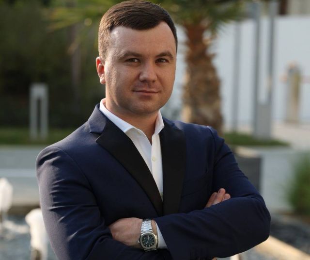 جرّاح التجميل العالمي ماكسيم إيفانشوك إلى دبي