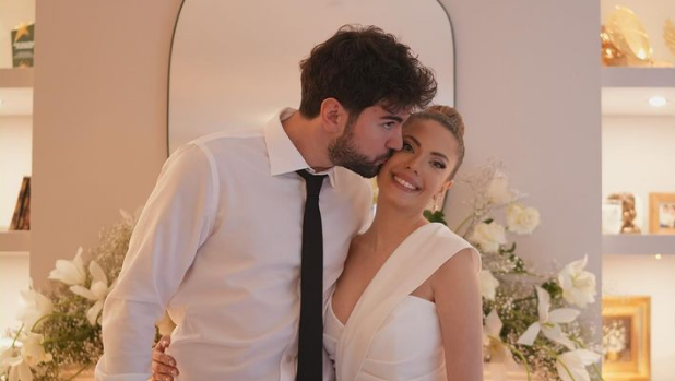 بالصور - خطوبة نجمة 