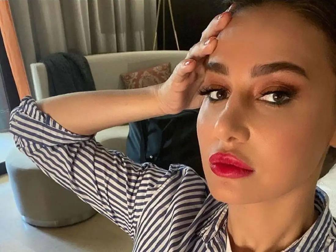 حلا شيحة تكشف سراً عن مظهرها البسيط