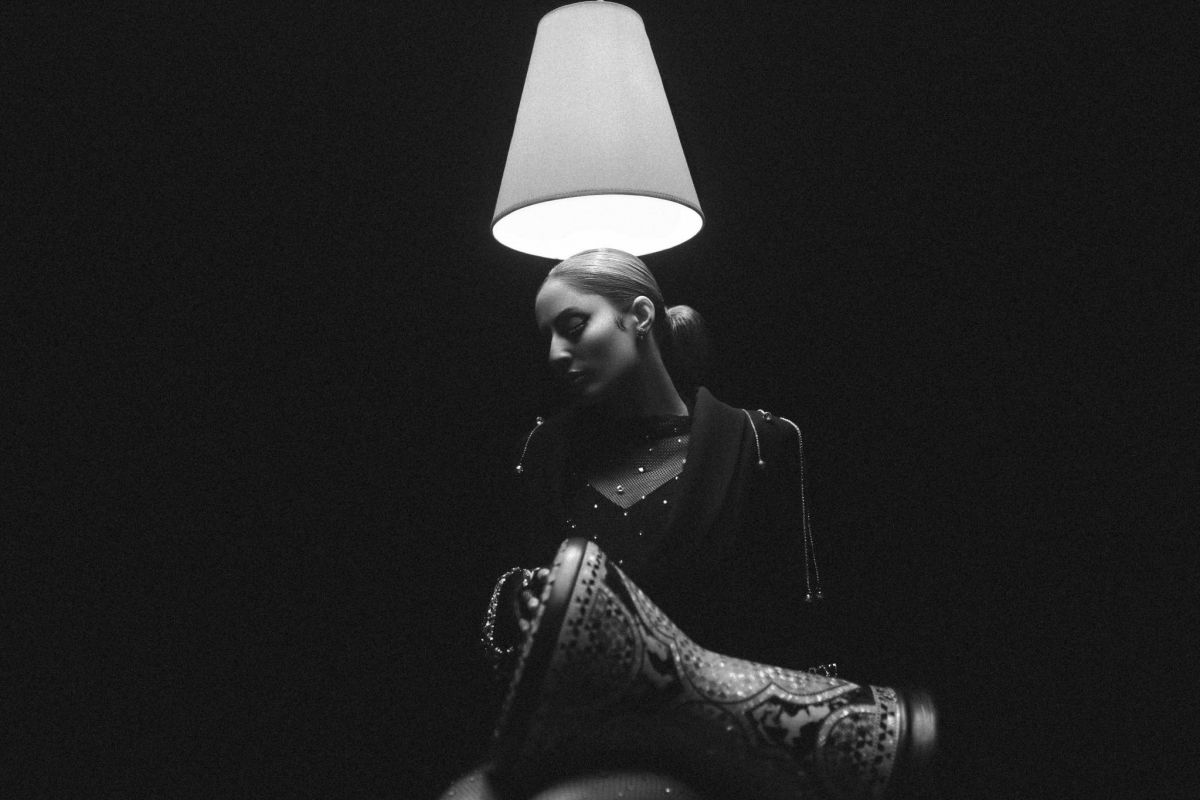 نهال نبيل تطرح 