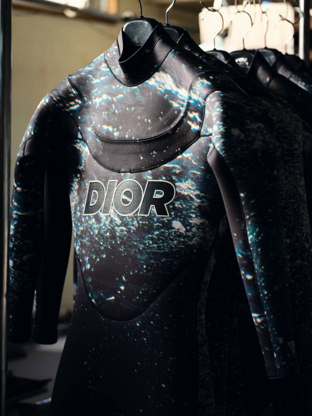 بذلة حصريّة للغوص وركوب الأمواج من DIOR