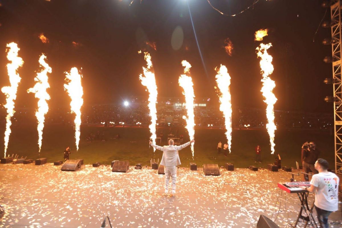 بالفيديو - تامر حسني وأحمد سعد يتألقان في احتفالية عقد قران ولي عهد الأردن