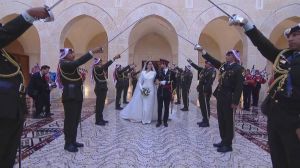 نداء شرارة تغنّي لأم كلثوم في زفاف الأمير الحسين والأميرة رجوة