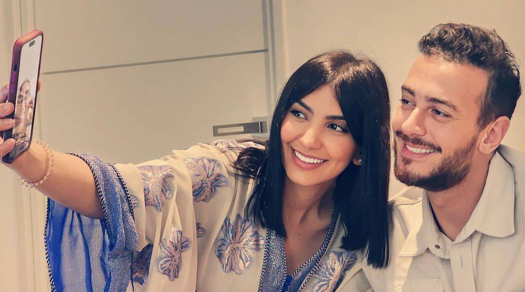 بالفيديو - سعد لمجرد يرقص مع صديقته ويقدم لها هدية مميّزة