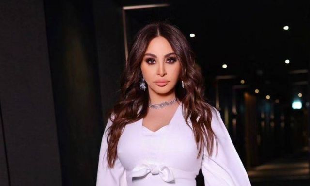 بالفيديو - إليسا تعلّق بأسلوبها الخاص على فكرة الذكاء الاصطناعي