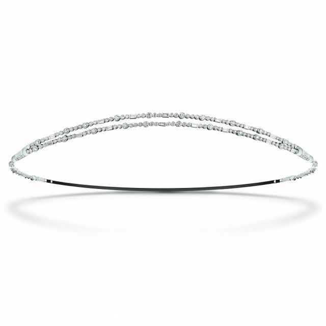تاج من مجموعة Hiver Imperiale للمجوهرات الراقية من Boucheron من الذهب الأبيض وعرق اللؤلؤ والماس.